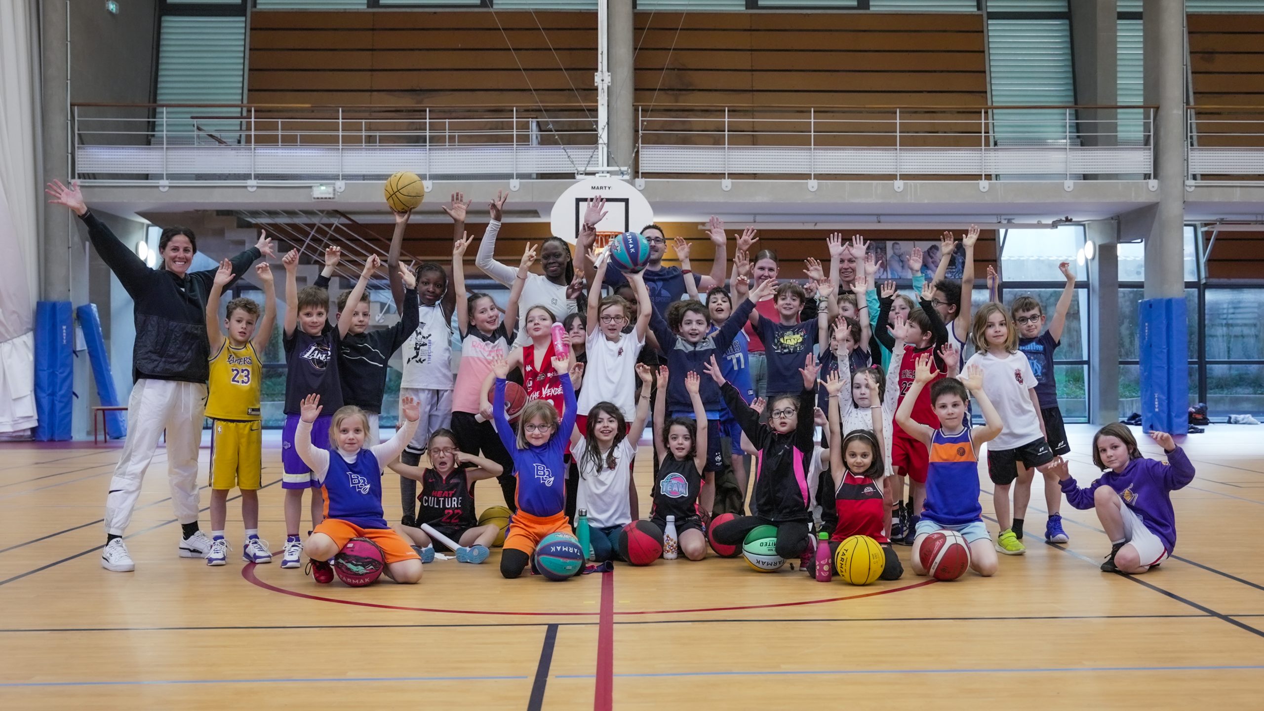 Ana Suarez et Vaciana Gomis avec les U9 du RVBC
